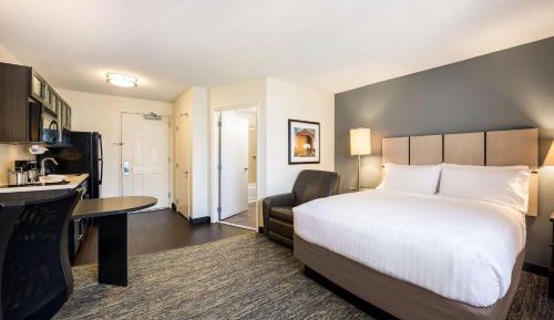Studio Queen Suite with Bathtub - Mobility Accessible 