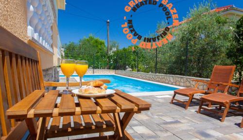 One-Bedroom Apartment with Balcony and Sea View