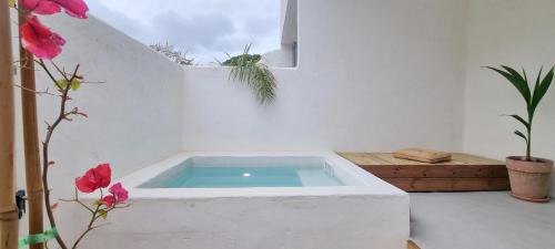 Apartment with Pool View 