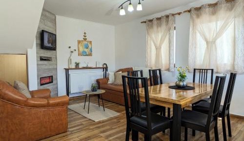 Apartment with Pool View 