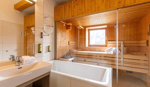 Chalet with two bedrooms with sauna (up to 4 people)