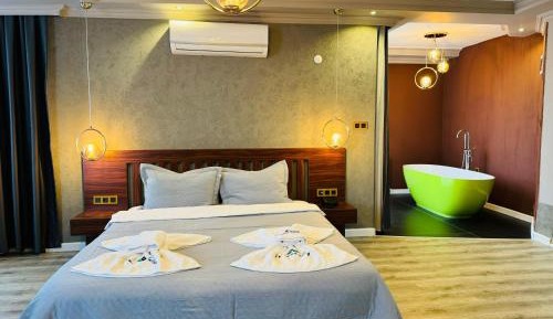 King Suite with Spa Bath