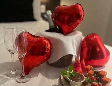 Deluxe Suite with Spa Bath