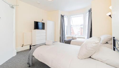 Twin Room with Shared Bathroom