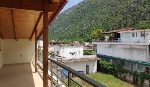 Apartment with Mountain View