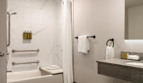 Deluxe King Room - Mobility/Hearing Accessible