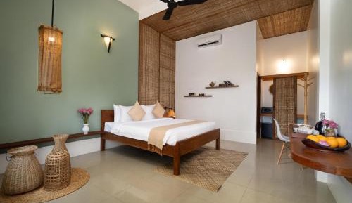 Deluxe Double Room with Balcony at The Jungle - Includes Afternoon Tea & Tree Planting