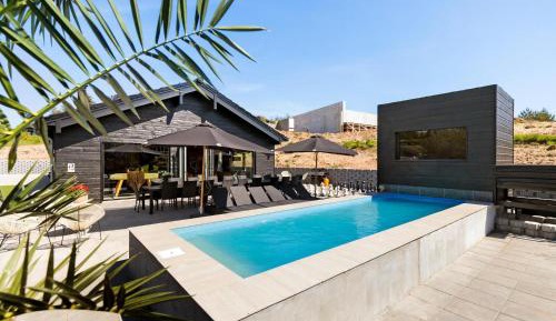 Eight-Bedroom Holiday Home