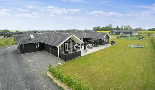 Thirteen-Bedroom Holiday home
