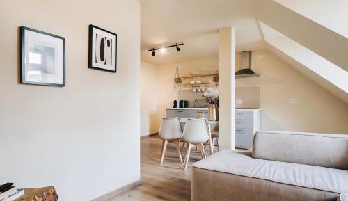 Apartment with Mountain View