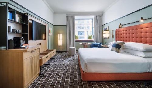 Deluxe King City View Room