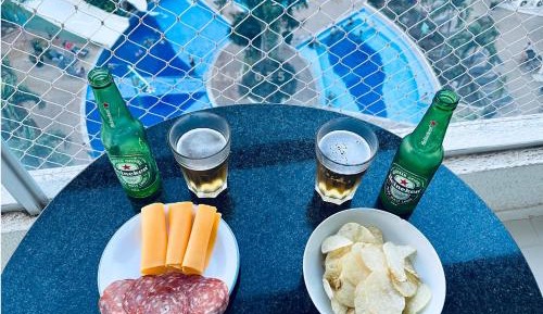 One-Bedroom Apartment with Pool View