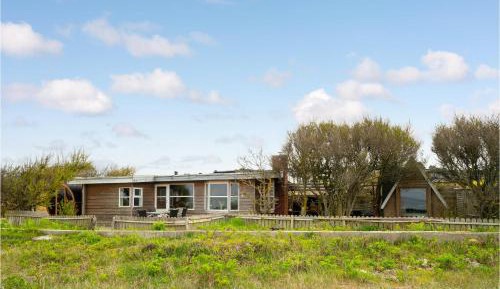 Three-Bedroom Holiday Home 