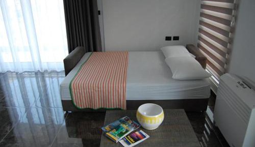 King Studio with Sofa Bed