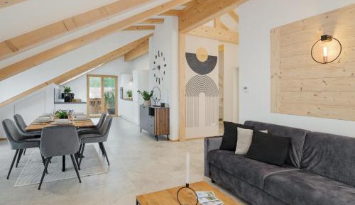 Apartment with Mountain View