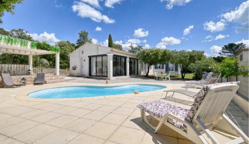Three-Bedroom Holiday Home 