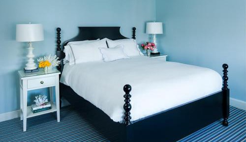 One Queen Bed | Town Side