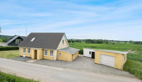 Three-Bedroom Holiday Home 