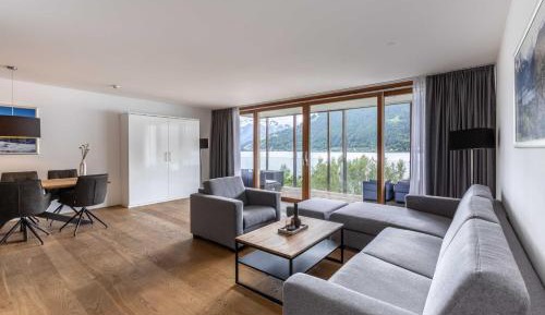 Two-Bedroom Apartment with Shower 