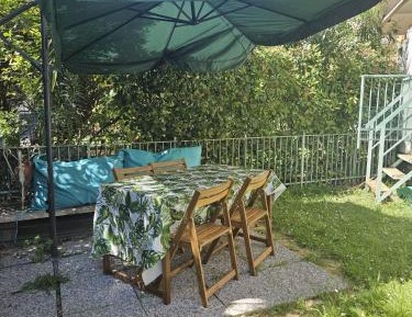 One-Bedroom Apartment with Garden