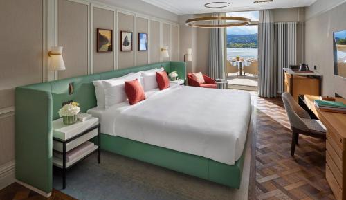Deluxe Lake View Room with Terrace