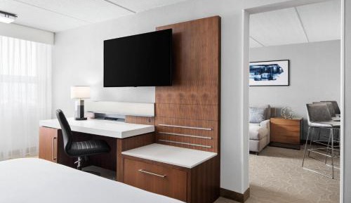 1 Bedroom Suite, 1 King, Sofa bed