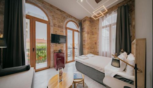 Deluxe Double Room with Side Sea View