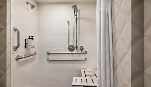Standard King Room with Roll-In Shower - Communications Access