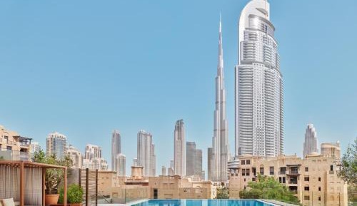 Deluxe King Room with Balcony and Burj Khalifa View