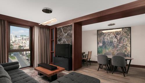 Junior Suite with Lounge Access