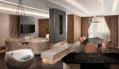 Executive Suite with Lounge Access