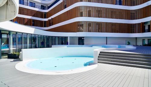 One-Bedroom Apartment with Terrace