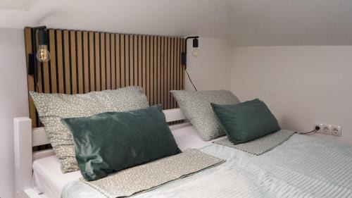 Deluxe One-Bedroom Apartment
