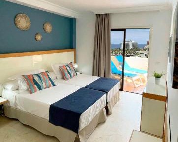 One-Bedroom Apartment with Sea View