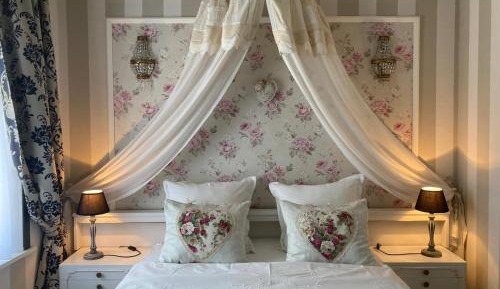 Deluxe Double Room with Shower