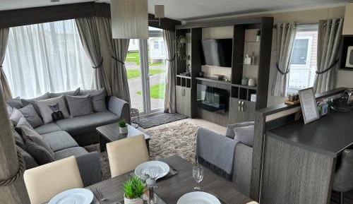Three-Bedroom Holiday Home 