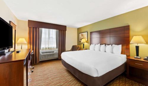 King Room with Walk-In Shower - Disability Access/Non-Smoking