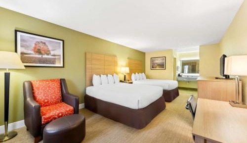 Queen Room with Two Queen Beds - Non-Smoking