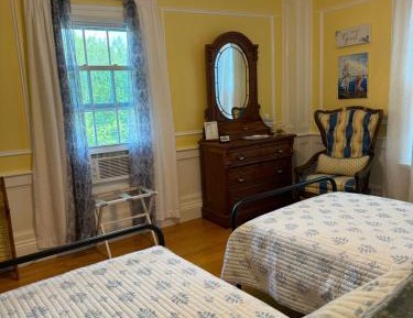 Standard Twin Room with Shared Bathroom
