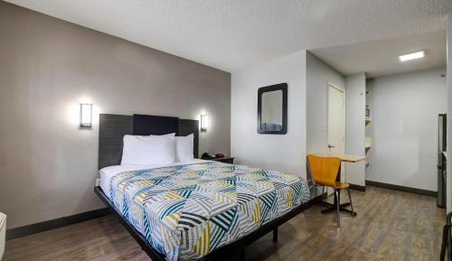 Queen Room - Disability Access - Non-Smoking