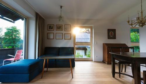 One-Bedroom Apartment with Lake View