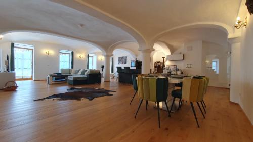 Deluxe Two-Bedroom Apartment with Garden View