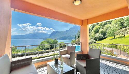 Apartment with Lake View