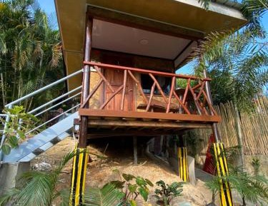 Apartment with Mountain View