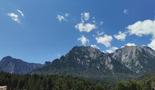 Suite with Mountain View