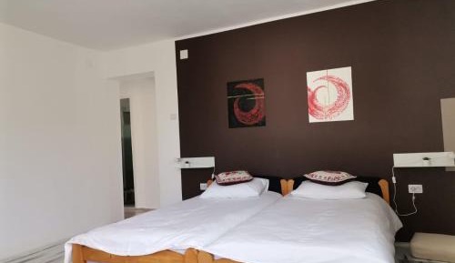 Apartment with Mountain View