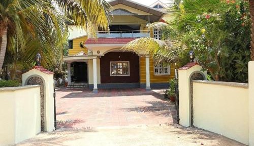 Villa with Garden View