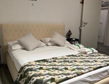 One-Bedroom Apartment with Balcony