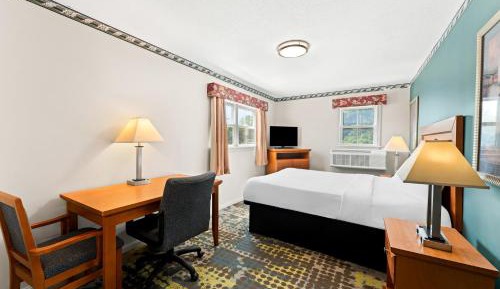 3 Queen Beds Non-Smoking