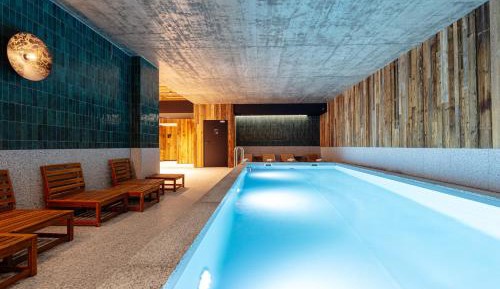 Two-Bedroom Apartment with Terrace and Jacuzzi